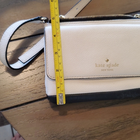 Kate Spade purse with adjustable strap - Picture 9 of 12